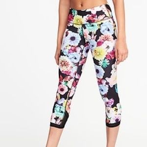 Old Navy NWT floral compression crops